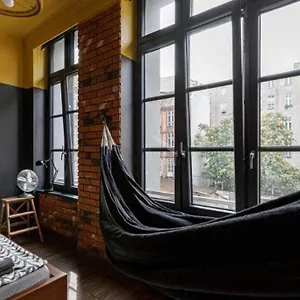 https://golden-apartments-wroclawk28.hotelswroclaw.com